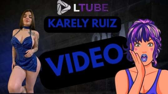 Karely Ruiz en su casa