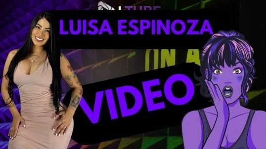 Luisa Espinoza comiendo pizza LTUBE