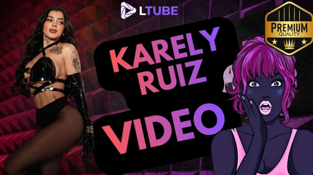 Karely Ruiz con su fan LTUBE